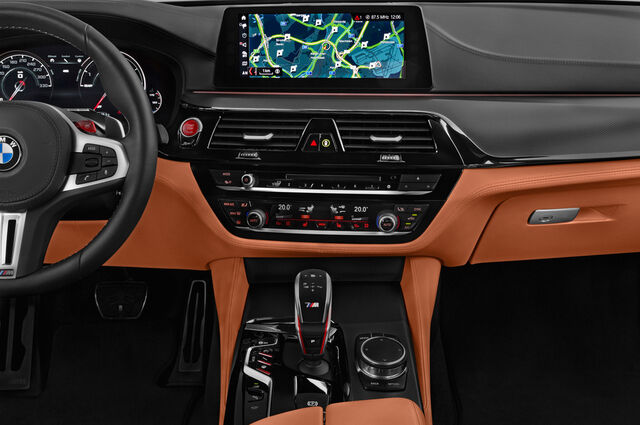 BMW M5 (Baujahr 2018) - 4 Türen Mittelkonsole