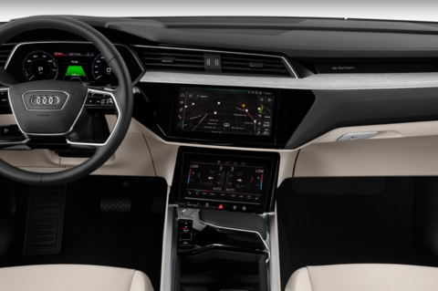 Audi e-tron (Baujahr 2019) - 5 Türen Mittelkonsole