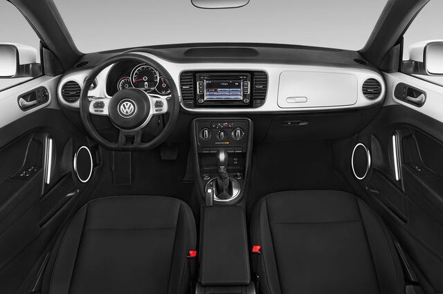 Volkswagen Beetle (Baujahr 2015) - 2 Türen Cockpit und Innenraum