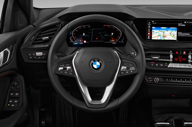 BMW 1 Series (Baujahr 2020) Sport Line 5 Türen Lenkrad
