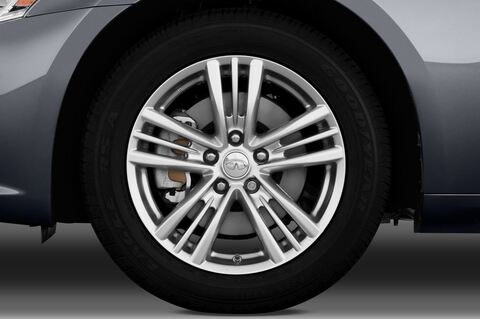 Infiniti G (Baujahr 2010) GT Premium 4 Türen Reifen und Felge