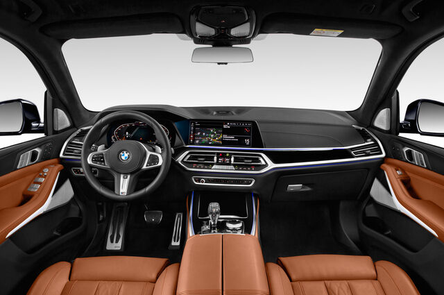 BMW X7 (Baujahr 2019) M Sport 5 Türen Cockpit und Innenraum