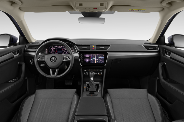 Skoda Superb Combi iV (Baujahr 2020) Style 5 Türen Cockpit und Innenraum