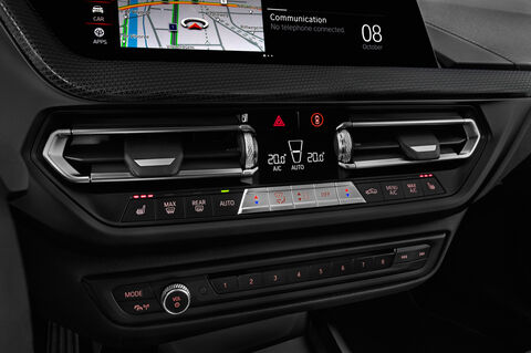 BMW 1 Series (Baujahr 2020) Sport Line 5 Türen Temperatur und Klimaanlage