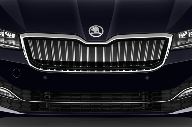 Skoda Superb Combi iV (Baujahr 2020) Style 5 Türen Kühlergrill und Scheinwerfer