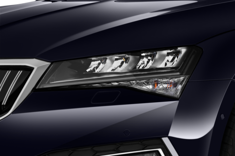 Skoda Superb Combi iV (Baujahr 2020) Style 5 Türen Scheinwerfer