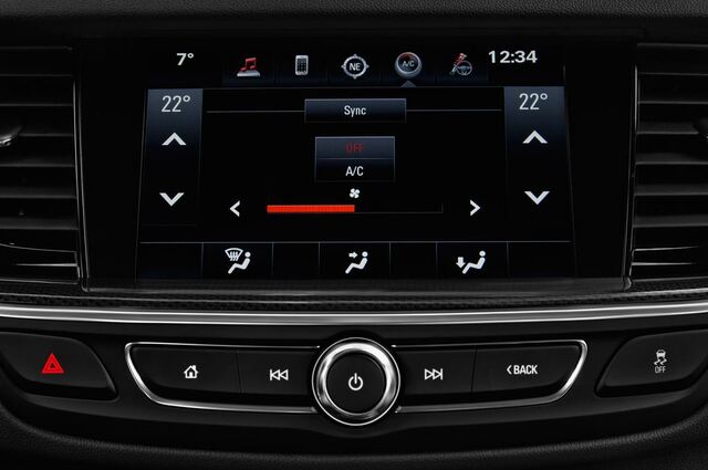 Opel Insignia Sports Tourer (Baujahr 2018) Ultimate Exclusive 5 Türen Radio und Infotainmentsystem