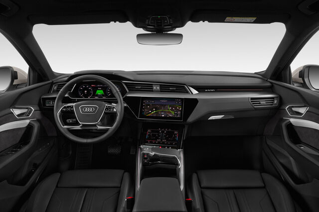 Audi e-tron (Baujahr 2019) Advanced 5 Türen Cockpit und Innenraum