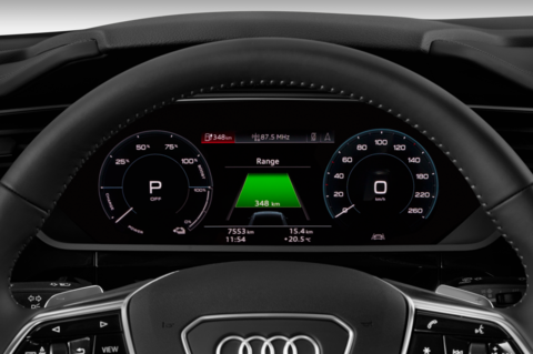 Audi e-tron (Baujahr 2019) - 5 Türen Tacho und Fahrerinstrumente