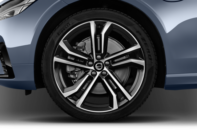 Volvo V90 Recharge (Baujahr 2021) R-Design 5 Türen Reifen und Felge