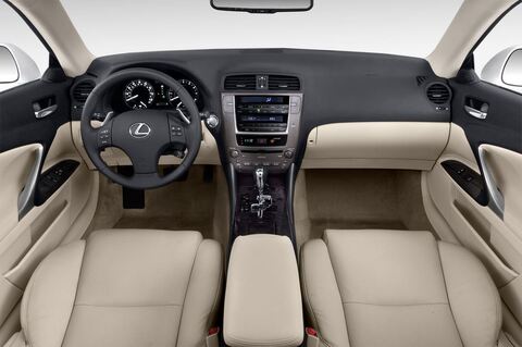 Lexus IS (Baujahr 2010) IS 250C 2 Türen Cockpit und Innenraum