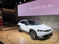 Weltpremiere: Mazda MX-30 - Stromer mit bayrischen Ideen