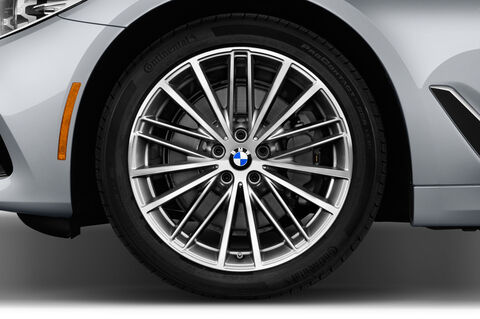 BMW 5 Series (Baujahr 2018) Sport 4 Türen Reifen und Felge