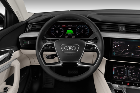 Audi e-tron (Baujahr 2019) - 5 Türen Lenkrad