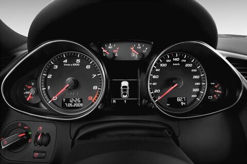 Audi R8 (Baujahr 2010) - 2 Türen Tacho und Fahrerinstrumente