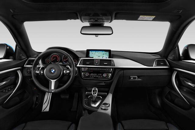 BMW 4 Series Gran Coupe (Baujahr 2017) M Sport 5 Türen Cockpit und Innenraum