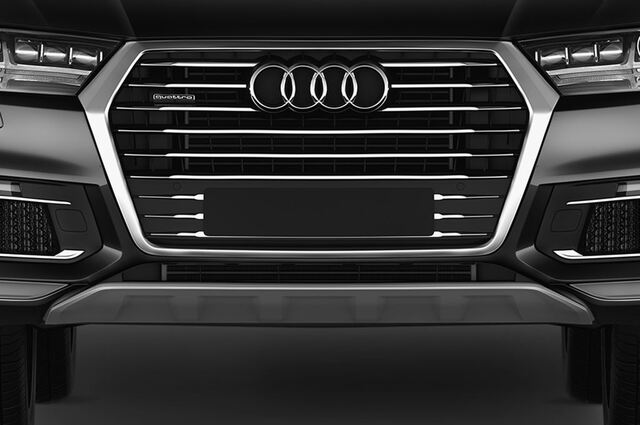 Audi Q7 e-Tron (Baujahr 2017) - 5 Türen Kühlergrill und Scheinwerfer