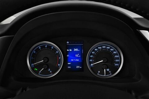Toyota Corolla (Baujahr 2017) Comfort 4 Türen Tacho und Fahrerinstrumente