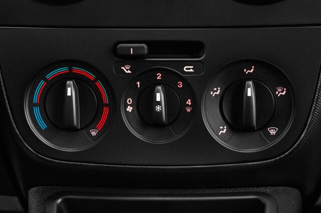 FIAT Fiorino (Baujahr 2017) Basis 4 Türen Temperatur und Klimaanlage