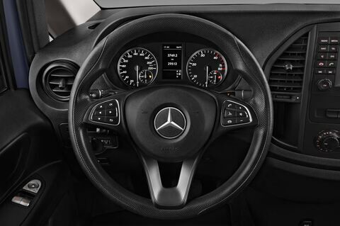 Mercedes Vito Tourer (Baujahr 2017) Pro 4 Türen Lenkrad