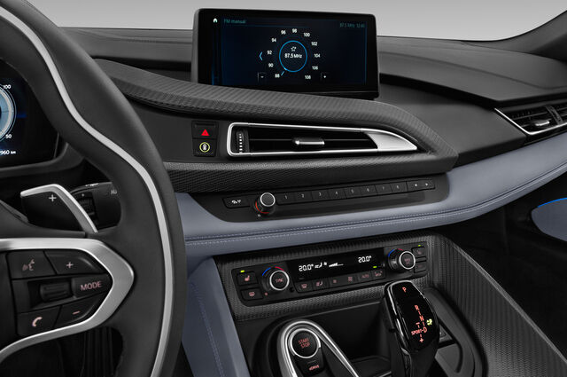 BMW i8 (Baujahr 2019) - 2 Türen Radio und Infotainmentsystem