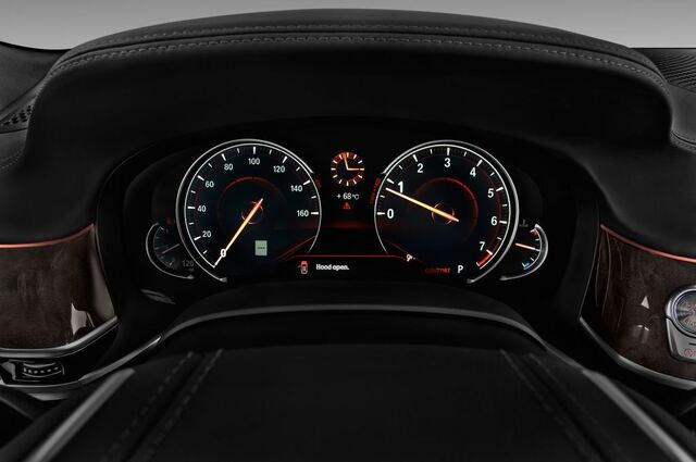BMW 7 Series (Baujahr 2016) - 4 Türen Tacho und Fahrerinstrumente