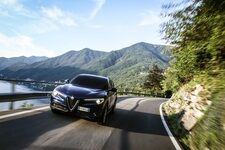 Fahrbericht: Alfa Romeo Stelvio mit neuen Motoren - Nach unten ausg...