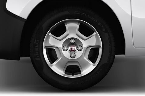 FIAT Fiorino (Baujahr 2017) Basis 4 Türen Reifen und Felge
