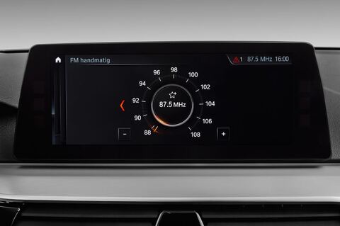 BMW 5 Series Touring (Baujahr 2017) Sport 5 Türen Radio und Infotainmentsystem