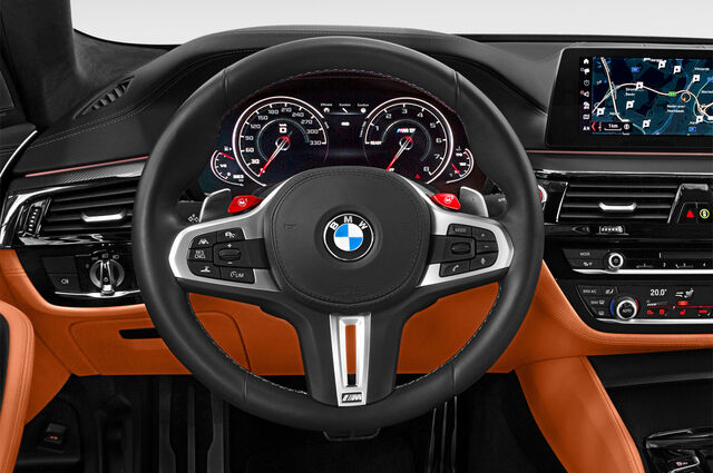 BMW M5 (Baujahr 2018) - 4 Türen Lenkrad