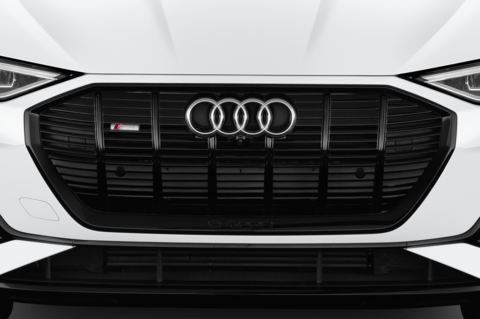Audi e-tron Sportback (Baujahr 2020) S Line 5 Türen Kühlergrill und Scheinwerfer