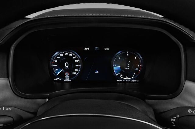Volvo V90 (Baujahr 2017) Cross Country Pro 5 Türen Tacho und Fahrerinstrumente