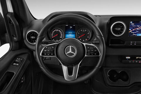 Mercedes Sprinter (Baujahr 2019) - 4 Türen Lenkrad