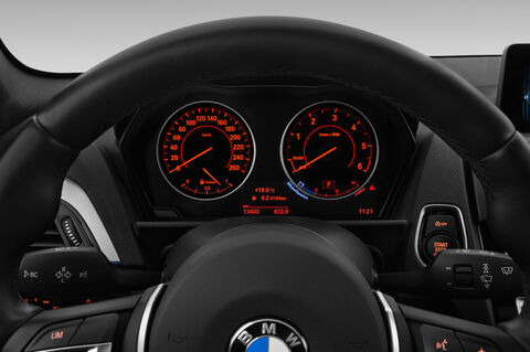 BMW 1 Series (Baujahr 2018) M Sport Ultimate 3 Türen Tacho und Fahrerinstrumente