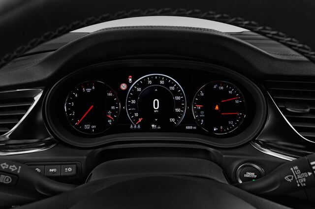 Opel Insignia Sports Tourer (Baujahr 2018) Ultimate Exclusive 5 Türen Tacho und Fahrerinstrumente