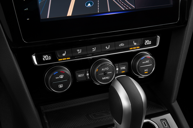 Volkswagen Passat (Baujahr 2020) GTE 5 Türen Temperatur und Klimaanlage