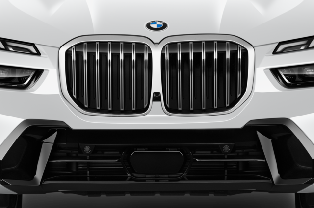 BMW X7 (Baujahr 2023) M Sportpaket 5 Türen Kühlergrill und Scheinwerfer