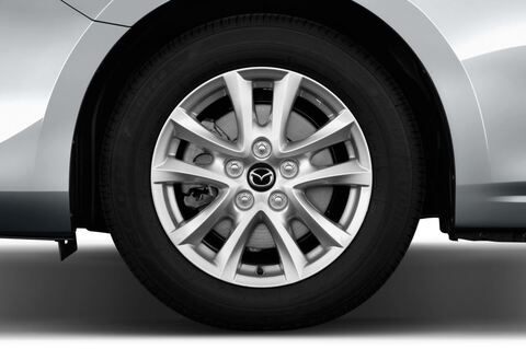 Mazda Mazda3 (Baujahr 2017) Center-Line 4 Türen Reifen und Felge