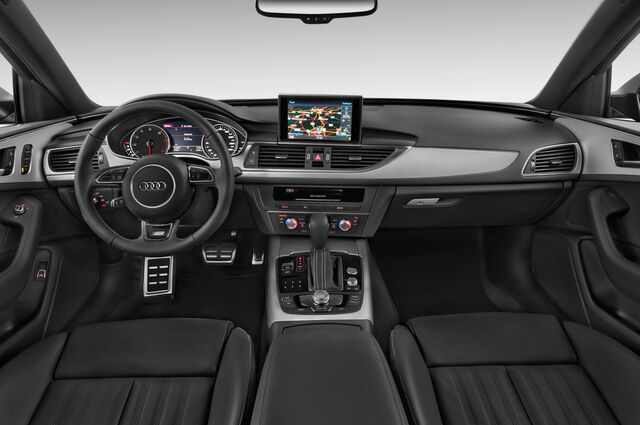 Audi A6 Avant (Baujahr 2018) S Line 5 Türen Cockpit und Innenraum