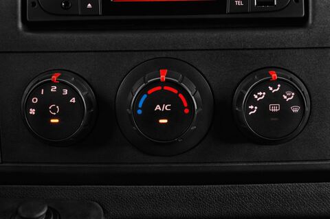 Opel Movano (Baujahr 2017) - 4 Türen Temperatur und Klimaanlage