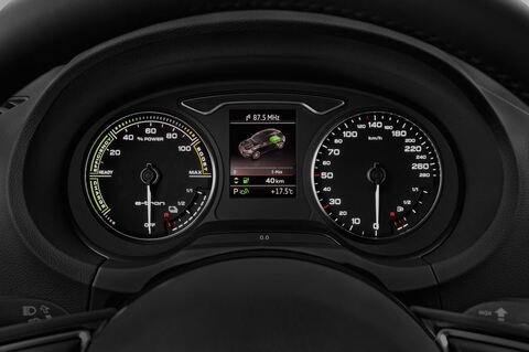 Audi A3 (Baujahr 2015) Ambiente 5 Türen Tacho und Fahrerinstrumente