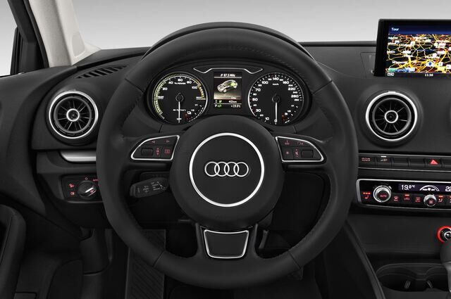 Audi A3 (Baujahr 2015) Ambiente 5 Türen Lenkrad
