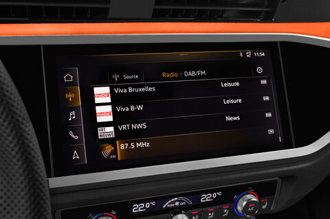 Audi Q3 (Baujahr 2019) S line 5 Türen Radio und Infotainmentsystem