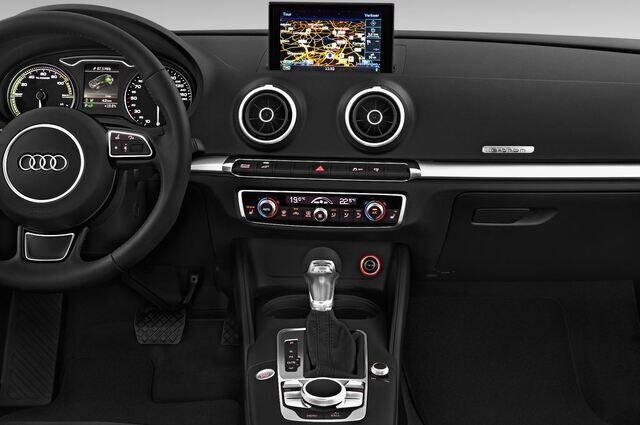 Audi A3 (Baujahr 2015) Ambiente 5 Türen Mittelkonsole