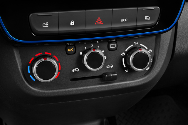 Dacia Spring (Baujahr 2021) Comfort 5 Türen Temperatur und Klimaanlage