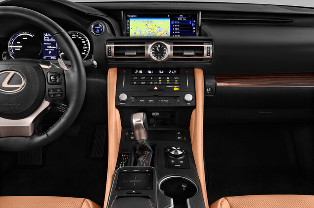 Lexus RC (Baujahr 2019) Luxury Line 2 Türen Mittelkonsole