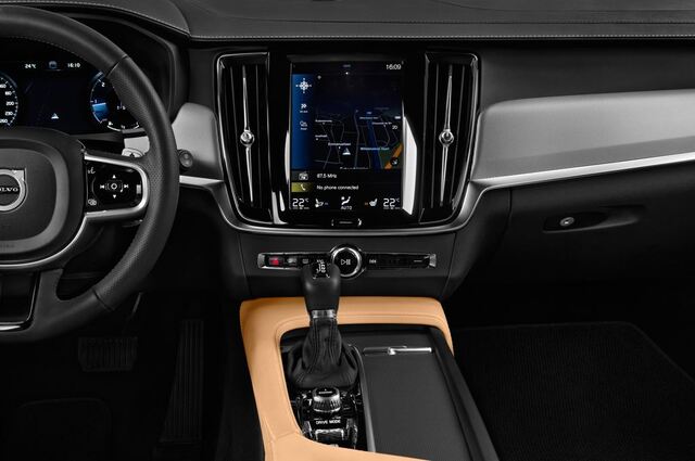 Volvo V90 (Baujahr 2017) Cross Country Pro 5 Türen Mittelkonsole