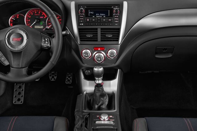 Subaru WRX STI (Baujahr 2012) Sport 5 Türen Mittelkonsole