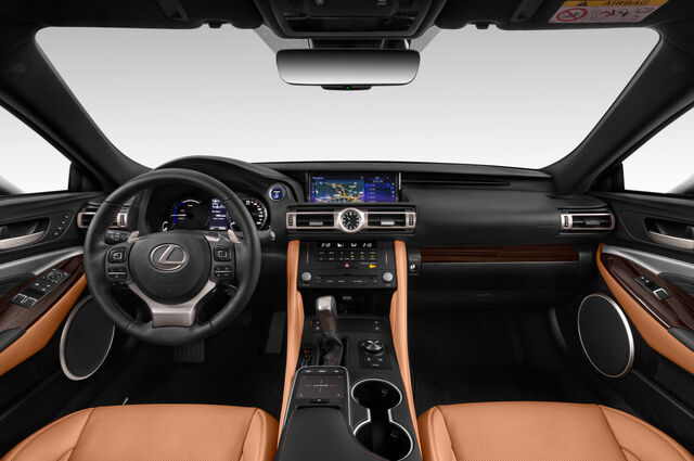 Lexus RC (Baujahr 2019) Luxury Line 2 Türen Cockpit und Innenraum