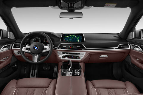 BMW 7 Series (Baujahr 2018) - 4 Türen Cockpit und Innenraum